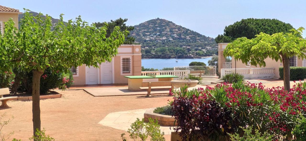 Agay Cap Esterel, Le Village Belvedere T2 Climatise Rez-De-Jardin, Vue Mer, Piscine Et Parking Inclus Сен-Рафаель Екстер'єр фото